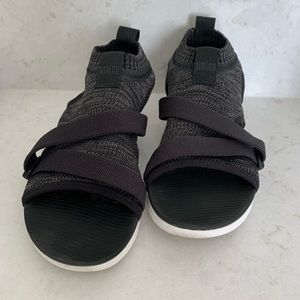 Fitflop Uberknit Back-Strap Sandals size 7 like new condition, worn twice